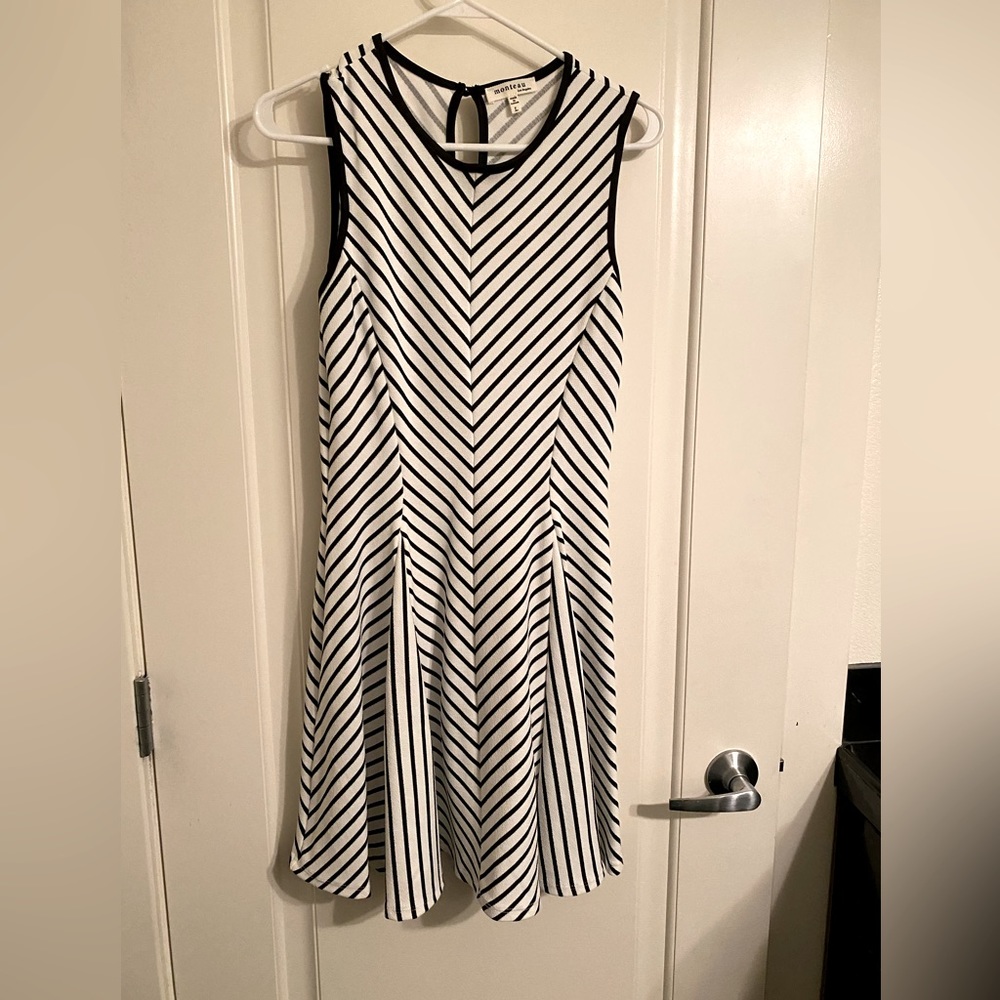 Black and white abstract design dress. Size L.